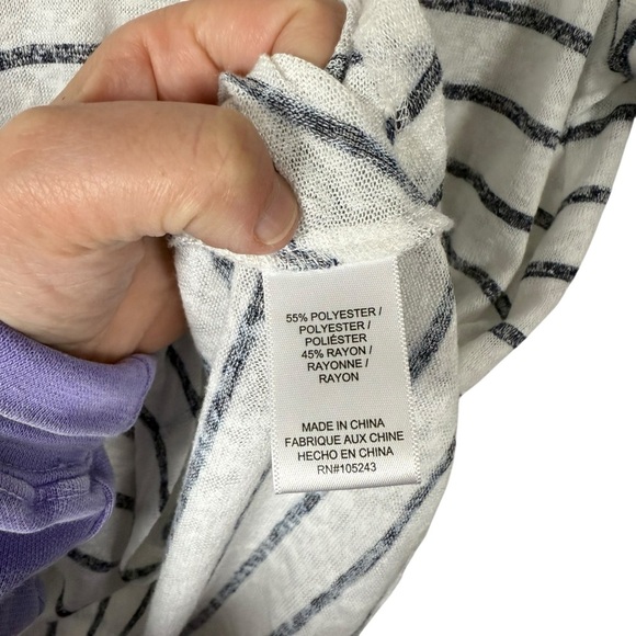 Bobeau Women’s Soft Knit Twist Hem V-Neck Tee in White/Charcoal XS - Picture 7 of 9